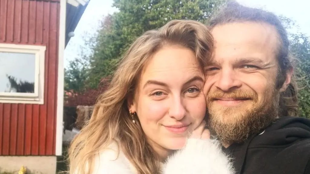 B&B Vol Liefdekoppeltje Bram en Esra geven update na eerste week samen op de boerderij RTL B&B Vol Liefdekoppeltje Bram en Esra geven update na eerste week samen op de boerderij RTL